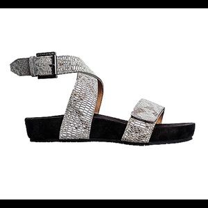 Revitalign  arch support leather strappy sandals in gray lizard print